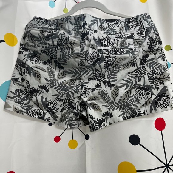 Old Navy Pixie Shorts Women’s Size 8 - Picture 2 of 4